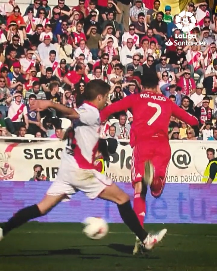 No os miento cuando os digo que de todos, los que marcó, que son muchísimos, este es mi gol favorito de Cristiano en Liga. Es un gol imposible. Un gol que define a Cristiano: Un gol de Superhéroe.