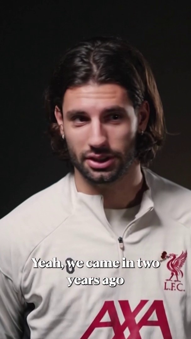 Dominik Szoboszlai walks Owen Hargreaves through how Liverpool's title-winning midfield fit together so well....