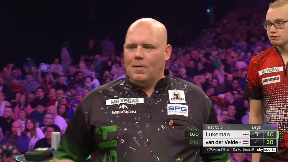 LUKEMAN FORCES THE DECIDING LEG! Scrappy on the outer-ring from both players, as Martin Lukeman capitalises on five missed match darts from Jurjen van der Velde to take the opening game of the day to a decider! 📺 #GSOD | Group B