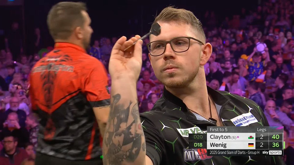 WENIG BREAKS! Lukas Wenig breaks Jonny Clayton's throw to take a 3-2 lead and put the Welshman in jeopardy! 📺 #GSOD | Group H