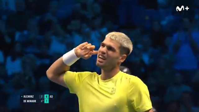 ๐ฑ GENIO DEL TENIS MUNDIAL. El ๐ฉ๐ฎ๐ง๐ญ๐๐ณ๐จ de Alcaraz en su victoria sobre De Miรฑaur. #LaPistaDelTenis #NittoATPFinals