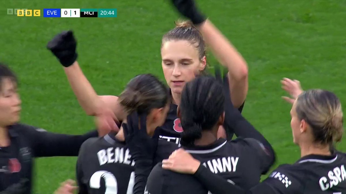 "The #WSL's record goalscorer is at it again!" ⚽️ Vivianne Miedema has opened the scoring for Man City at Goodison Park.