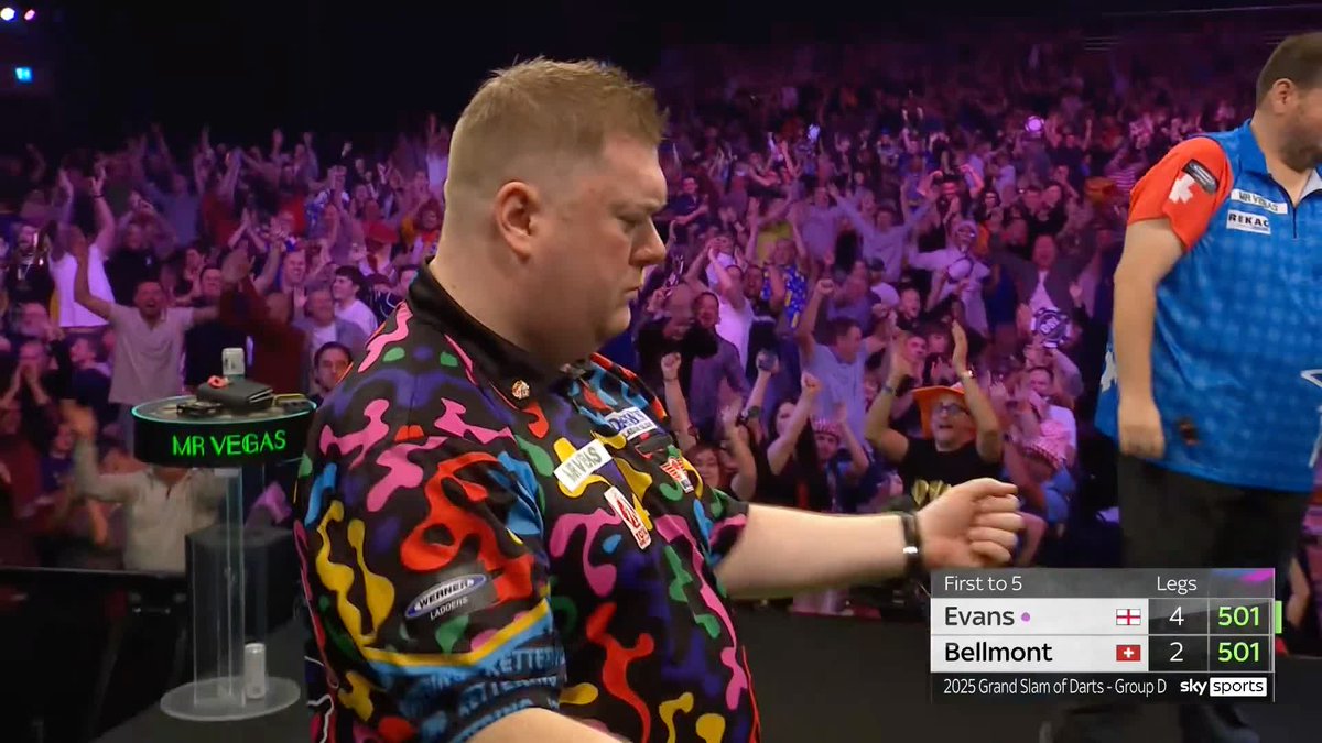 THE BIG FISH FROM EVANS!!! 🎣 Ricky Evans reels in a 170 checkout to take a commanding 4-2 lead over Stefan Bellmont! What was better - the dance or the finish?! 📺 #GSOD | Group D