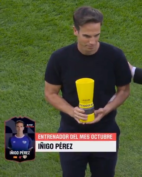 📋🔝 Don Iñigo Pérez Soto. ⚡ Con todos ustedes, ¡el 𝗘𝗡𝗧𝗥𝗘𝗡𝗔𝗗𝗢𝗥 𝗗𝗘𝗟 𝗠𝗘𝗦 de octubre en #LALIGAEASPORTS! #LALIGACOACHOFTHEMONTH | #PREMIOSLALIGA | #RayoRealMadrid