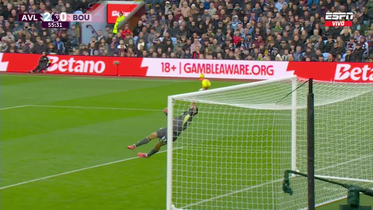 UFFF, ESPECTACULAR DIBU MARTÍNEZ. 🤯🧤