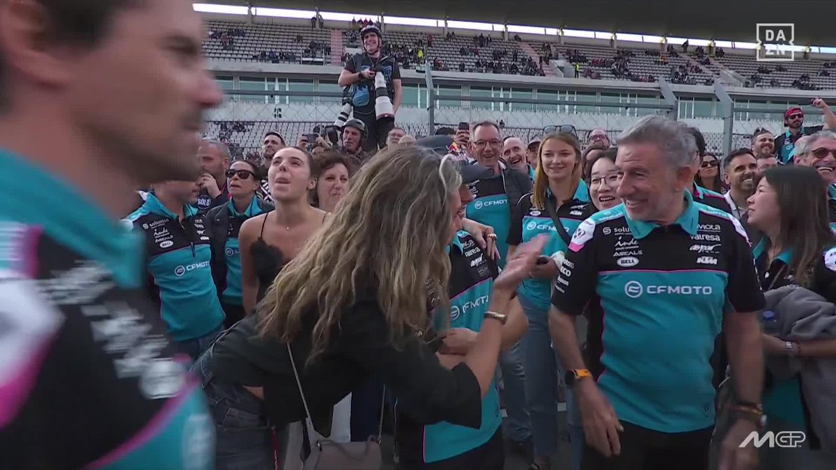 “HIJO, DE ESO TODAVÍA NO, QUE TE DOY” 🤣🤣🤣🤣 Vaya pilladón te ha hecho tu madre, Máximo Quiles 😆 #PortugueseGP 🇵🇹 #MotoGP 🏁
