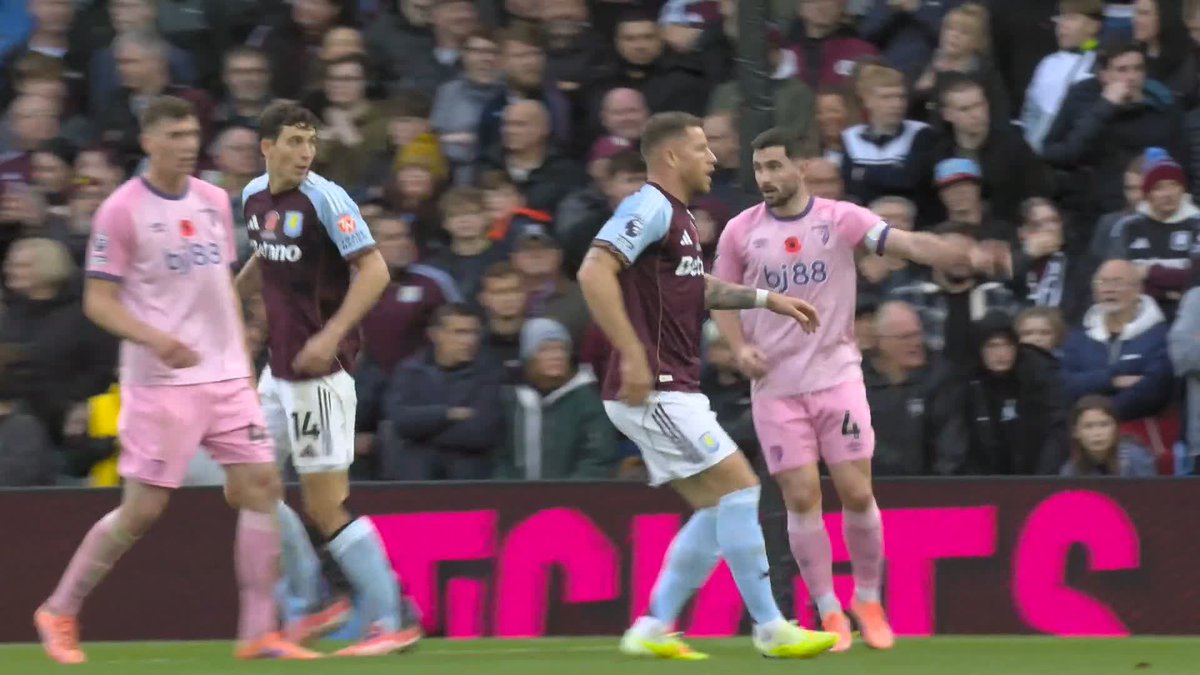 From a short corner Aston Villa get a fourth! 😮