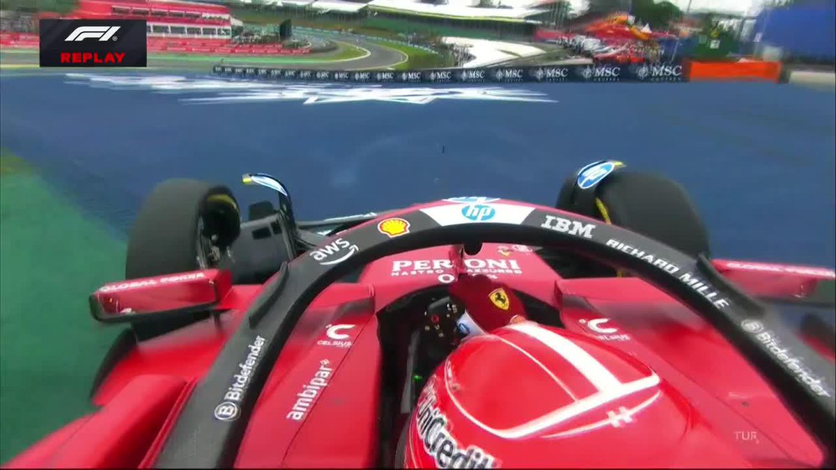"Charles Leclerc" Porque Piastri, le pegó a Antonelli y de rebote también le pegó a Leclerc y se le salió el neumático en el Gran Premio de Brasil. Lo dejó en llanta el forro de Piastri, mirá la mala suerte que tuvo el monegasco, la concha de la lora.