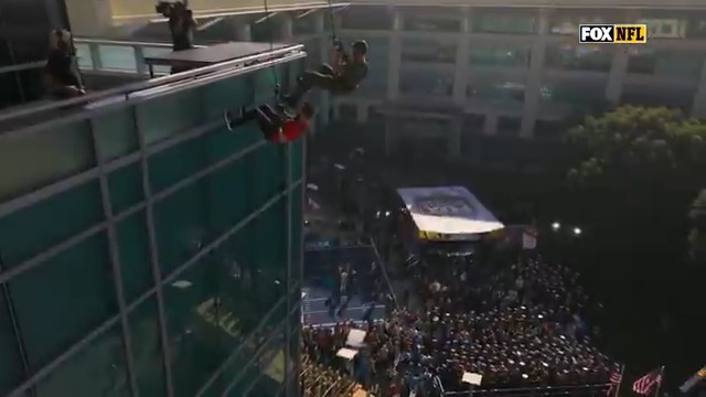 Just another day at the office! Rob Gronkowski rappels down the side of a building at the FOX lot! 💪