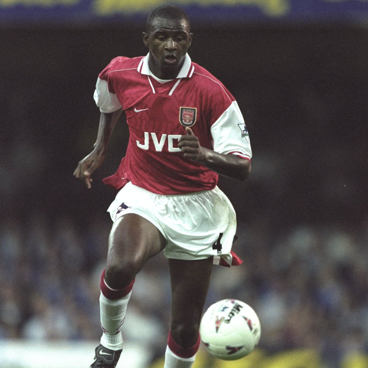 ๐๏ธ On this day in 1997... A Patrick Vieira stunner against Manchester United ๐ฎ