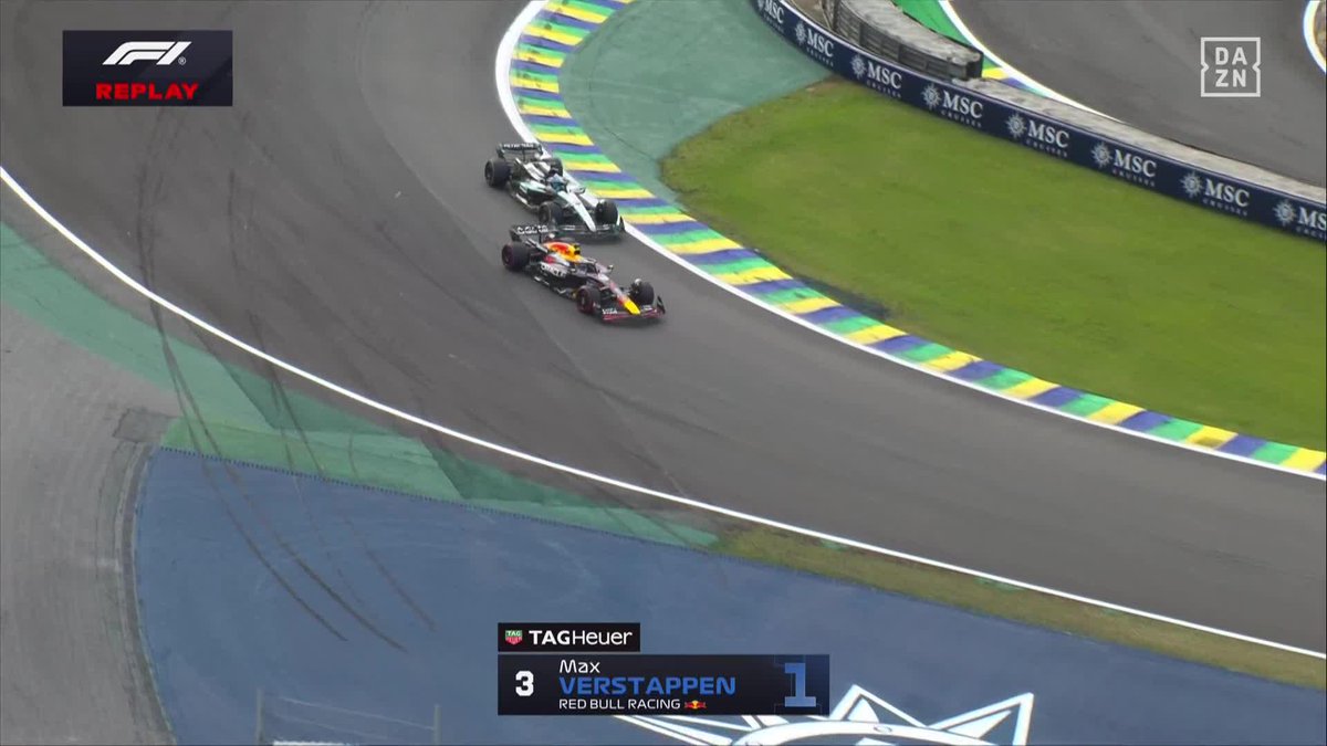 ¡MAX, QUÉ BUENO ERES! 😍😍😍 La pasada que le mete a George Rusell por fuera es IMPRESIONANTE 🔥 ¡Verstappen ya está en el podio cuando salía desde el pit lane! #BrasilDAZNF1 🇧🇷
