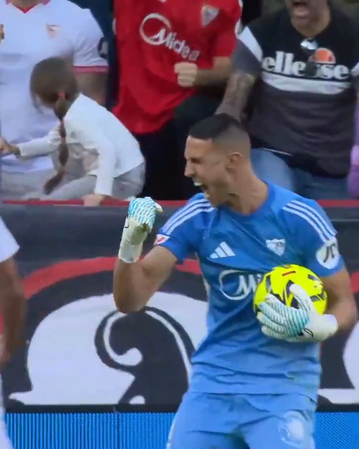 Cuando teníamos a Bono y había un mano a mano tenías la tranquilidad de que todavía no era gol. Desde que se fue, siempre es gol. Vlachodimos me ha vuelto a generar esa tranquilidad en portería. La diferencia con Nyland es abismal. FICHAJAZO de Cordón.