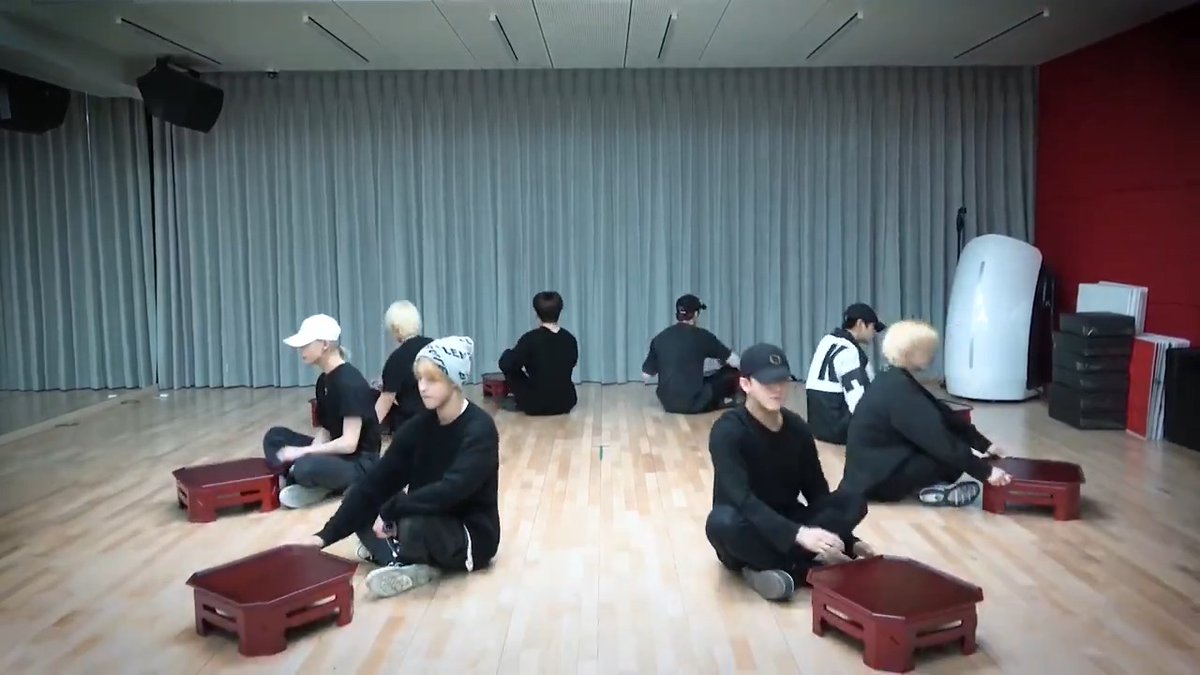 Retweet if you agree #StrayKids deserve a MAMA Daesang. Last day to cast your #2025MAMAVOTE! Keep tweeting and most especially, vote on Mnet Plus app with all your devices (and that of your friends and family)!