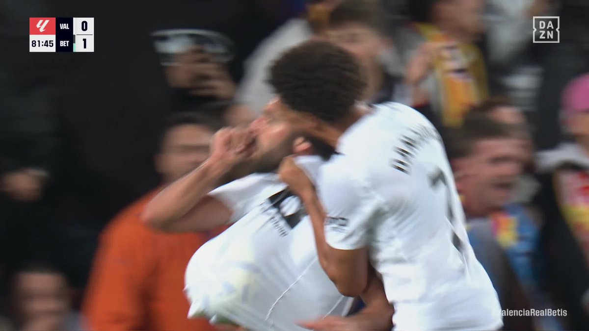 PARA VOLVER LOCO A TODO MESTALLA. LUIS RIOJA Y SU GOLAZO CON DEDICATORIA ESPECIAL 🍼😍 #LALIGAenDAZN ⚽