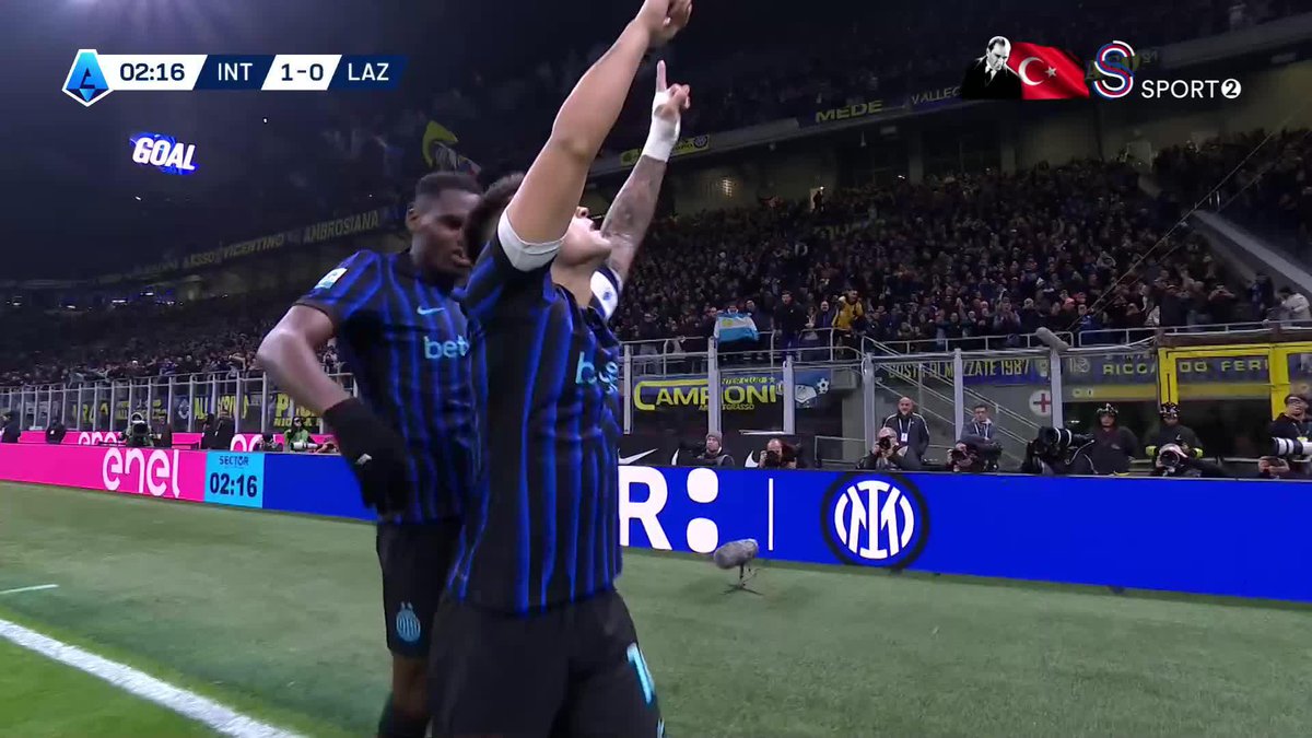 Lautaro Martinez, çaprazdan harika bitiriyor.