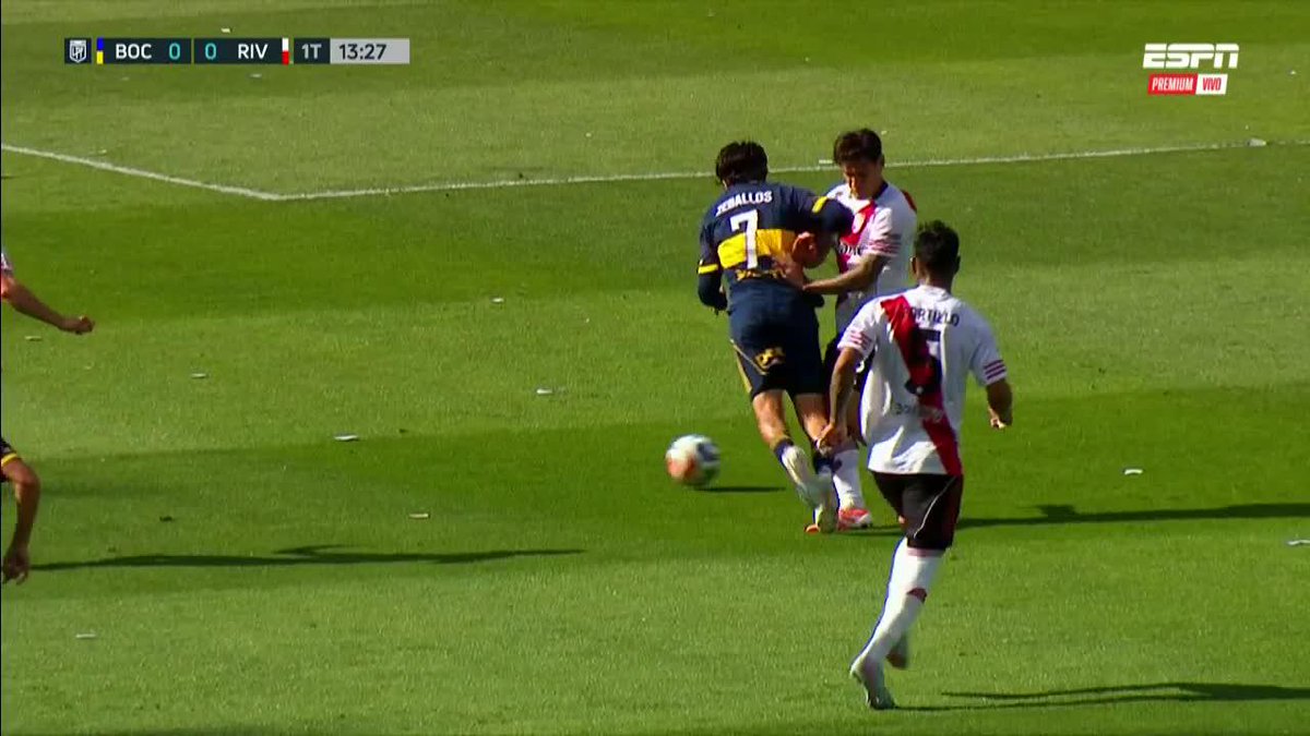 🔎La INFRACCIÓN de MARTÍNEZ QUARTA a EXEQUIEL ZEBALLOS y es AMONESTADO el jugador de river.