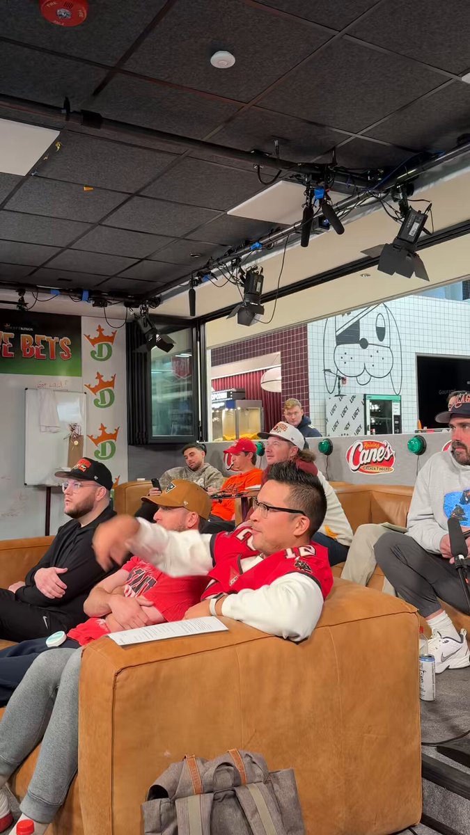 TEZ JOHNSON FOR 6 The boys are cooking in their #BarstoolGOTW parlays