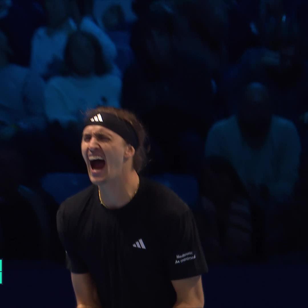 Sascha starts strong 🗣️ @alexzverev wins five points in a row for an opening 6-3 7-6 victory over Shelton! #NittoATPFinals
