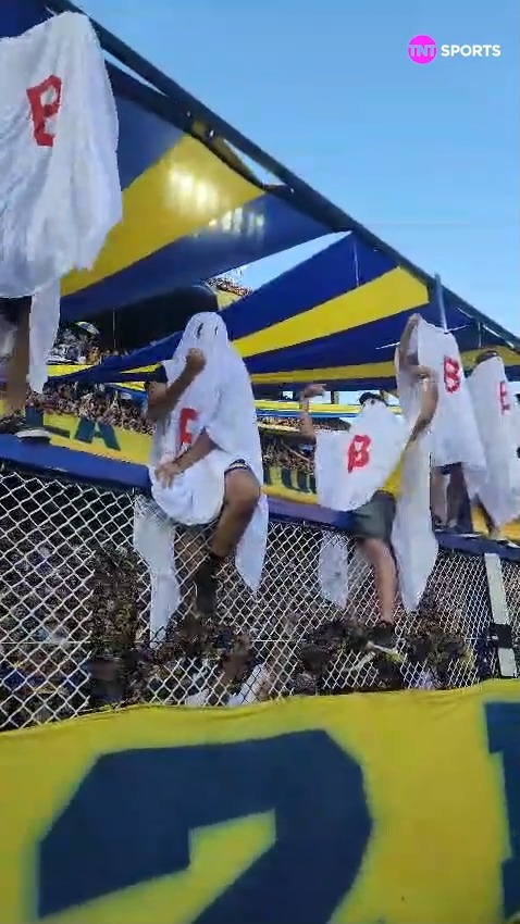 Los hinchas de Boca en medio del Superclásico 🤯🔵🟡 #LPFxTNTSports #CABJ #Boca