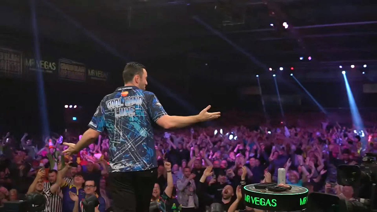 NINE-DARTER TO WIN IT!!! 🤯 Luke Humphries produces the perfect leg, taking out a nine-darter to defeat Michael Smith 5-3! INCREDIBLE FROM THE WORLD NUMBER ONE 🙌 📺 #GSOD | Group A