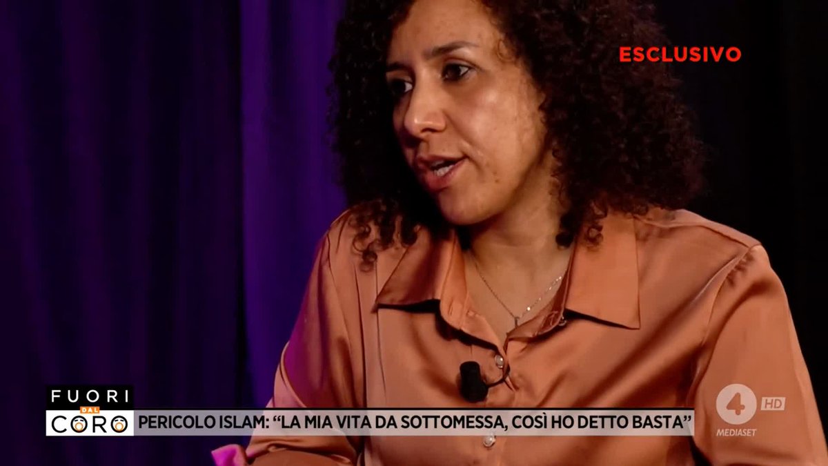 "Nel Corano non c'è nulla di riguardante i diritti delle donne. Anzi, c'è un versetto che dice che le donne che disobbediscono all'uomo vanno picchiate!" Fatima, nata e cresciuta in Marocco e trasferitasi in Italia a 20 anni. Serena Pizzi #Fuoridalcoro