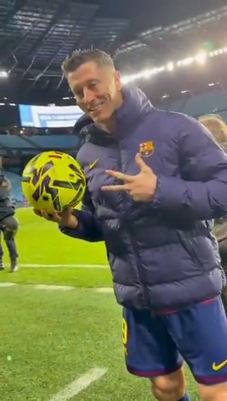 ⚽💫 El premio al GOLEADOR. 💙 Robert Lewandowski ❤ #CeltaBarça | #LALIGAExperience | #insideLALIGA