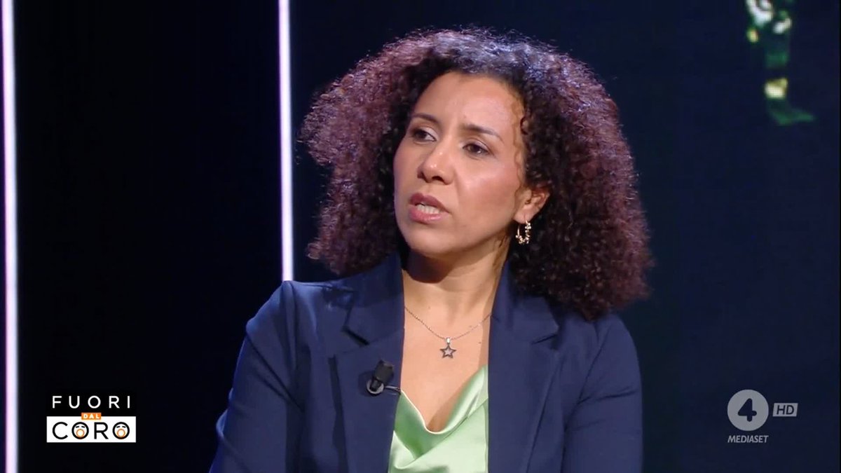 "Ci sono musulmani moderati ma l'Islam radicale non è moderato! Vuole espandersi e vuole appropriarsi di tutto il mondo, usando i musulmani, specialmente le donne, per farlo" Fatima, ex musulmana, a #Fuoridalcoro
