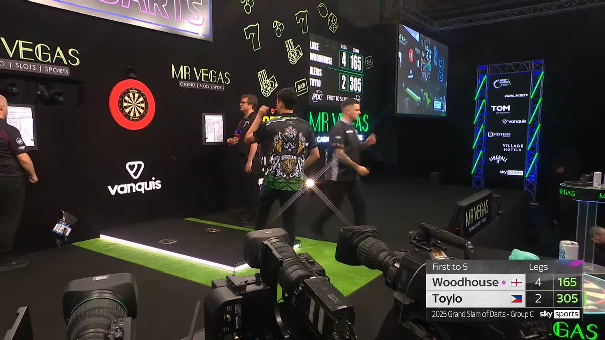 WOODHOUSE GOES THROUGH! Luke Woodhouse progresses from Group C, and Stephen Bunting is now OUT of the 2025 Mr Vegas Grand Slam of Darts! Toylo will face Schindler for a qualification shootout 🤔 📺 #GSOD | Group C