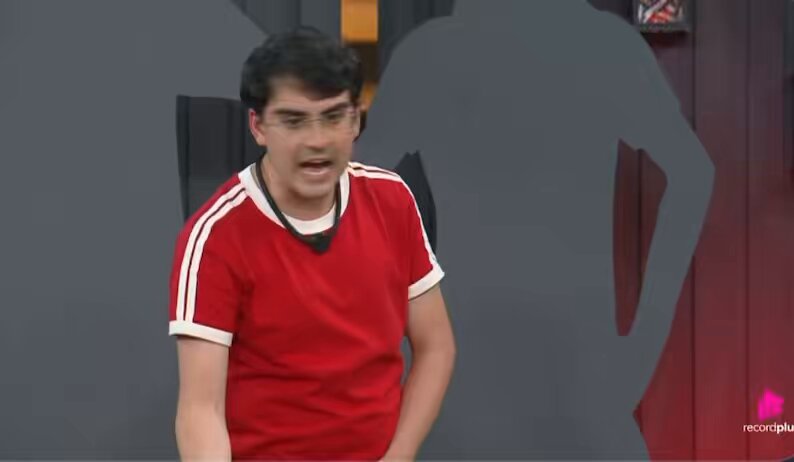 Dudu diz que existem momentos e momentos, hora pra treta, hora pra humor. Reality não é só desrespeito. 👏 ❤️#TeamDudu #AFazenda