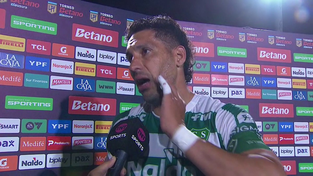 "SOMOS EL EQUIPO MÁS CHICO DE PRIMERA. NOS CUESTA TODO EL DOBLE. SALVARNOS FALTANDO UNA FECHA ES UN MÉRITO MUY GRANDE" La palabra del Chaco Insaurralde tras el tirunfo de Sarmiento ante Instituto que le permite al Verde asegurar la permanencia. #LPFxTNTSports