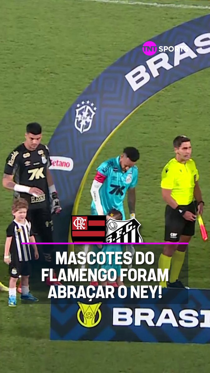 TODO MUNDO QUER UM ABRAÇO DO NEY! ATÉ MESMO OS ADVERSÁRIOS! 😍 O craque do Santos recebeu abraço dos mascotinhos do Santos e alguns do Flamengo também foram atrás para ter contato com o camisa 10! #FutebolBrasileiro #BrasileirãoBetano #PósJogo
