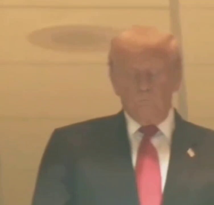🚨HOLY COW. We zoomed in on Trump’s face the moment he was booed at the Washington Commanders game. Watch this. 🤣