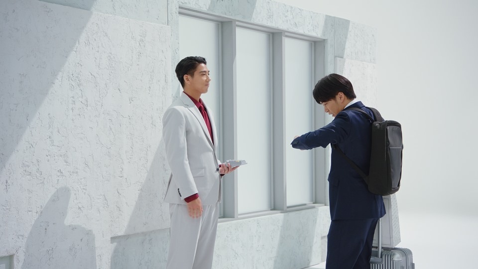 【企業CM第3話公開🎬】 今回登場するのは、新入社員の鈴木さん。 初出張前にATMへ立ち寄ったところ… まさかのハプニングが発生?!💼🏧 慌てる鈴木さんに、ATMに転生した賀来賢人さんがそっと寄り添います。 ぜひご覧ください🌿