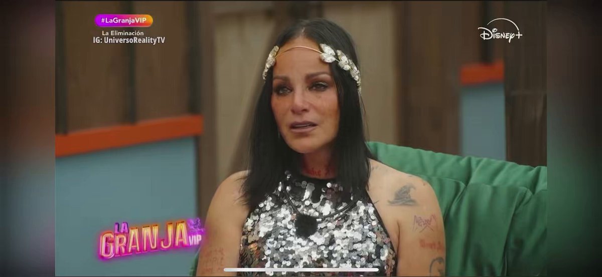 Acaso Lola firmó a ciegas? Además producción no le explicó el formato de la granja? Ella no investigó de qué iba el formato? Si está medicada, su médico no le comentó de los riesgos del encierro? Perdón, pero siento que se contradice. #LaGranjaVIP #LaGranjaVIPMx