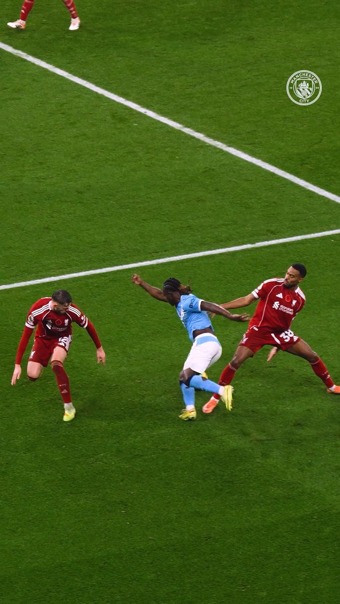 This can never be Caicedo and Reece James. If Doku tries this in front of Caicedo, he’d be in coma by now.