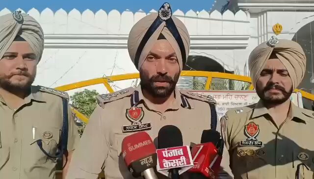 Another Fake News Exposed !! DIG Nanak Singh clarified that Haryana Police was just standing there waiting for their bus, no barricading was there, Nor anyone will be allowed it in Punjab. Gave strict warning that misinformation should not be spread else action will be taken !!