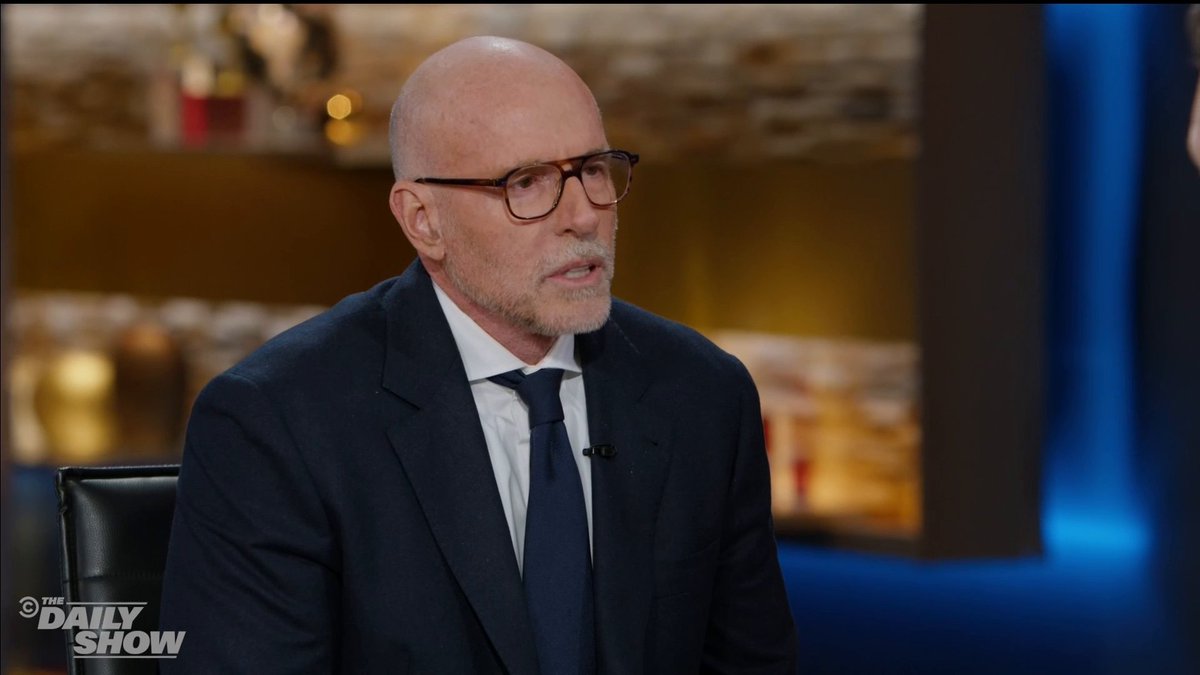 NYU professor and author of "Notes on Being a Man" Scott Galloway (Scott Galloway) lays out a healthy code of masculinity based on economic responsibility, protecting others, and seeking real human connection