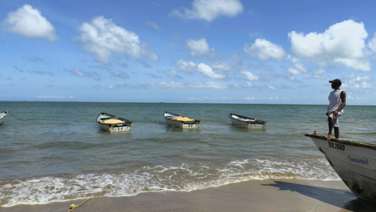 🇹🇹 Caught between Venezuela and US, Trinidad fishermen fear the sea A stone's throw from Venezuela, in the eye of a political storm fueled by a US naval deployment, fishermen from the archipelago of Trinidad and Tobago fear getting caught up in the tumult.