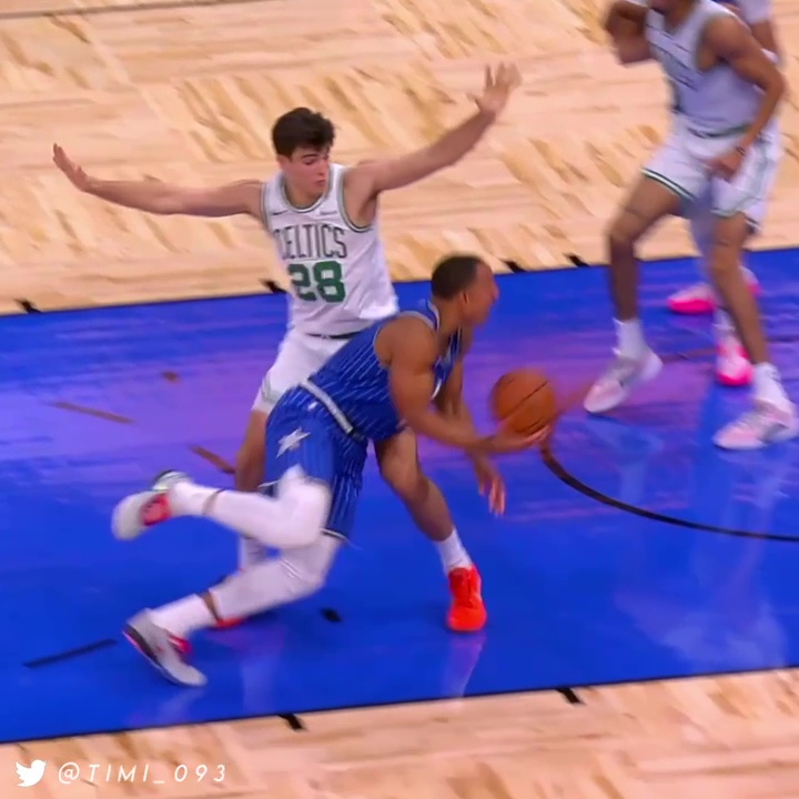 Here's how 19-year-old rookie Hugo Gonzalez creates four turnovers and changes the momentum for the Celtics in the 2nd quarter last night: