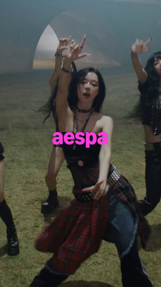 the stage belongs to aespa this week 🩵 watch their #amazonmusiclive performance this Thursday at 9pm PT Amazon Music Live 』に #aespa の登場が決定！日本時間11月14日金曜日午後2時よりPrime VideoとTwitchの #AmazonMusic チャンネルにて独占生配信！お楽しみに ⭐️🩵🌙🦋