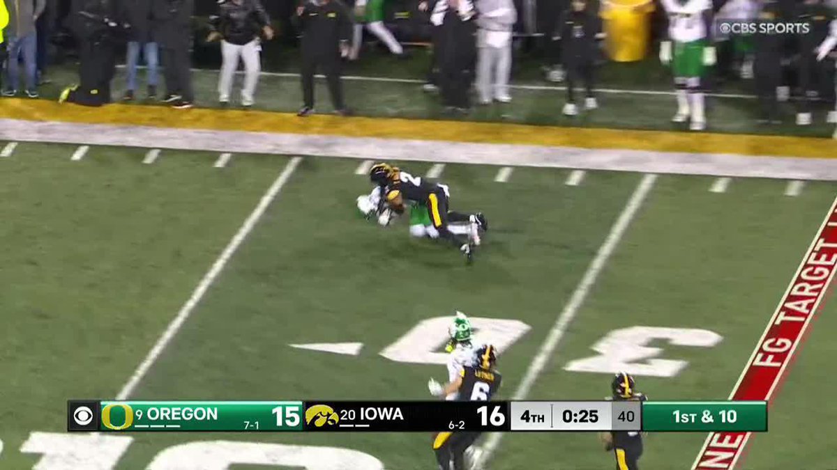 Name a better throw in Oregon history than this ⬇️