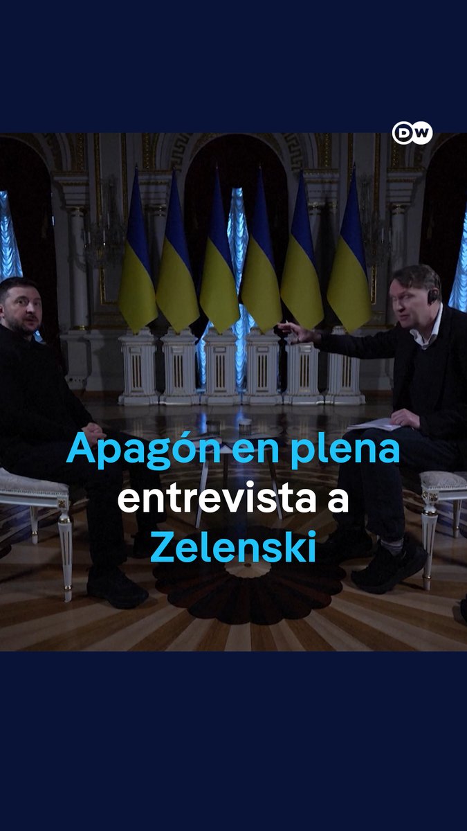 Se va la luz en plena entrevista de Zelenski tras los ataques rusos a dos centrales eléctricas Durante una entrevista con un medio inglés, las luces se apagaron en el Palacio Mariinski, residencia oficial del presidente de Ucrania, Volodimir Zelenski. El pasado 8 de noviembre, Moscú lanzó más de 450 drones y 45 misiles sobre la infraestructura energética de Ucrania, dejando sin electricidad a Kiev, Járkov, Dnipro y otras regiones del centro y este del país. /cq