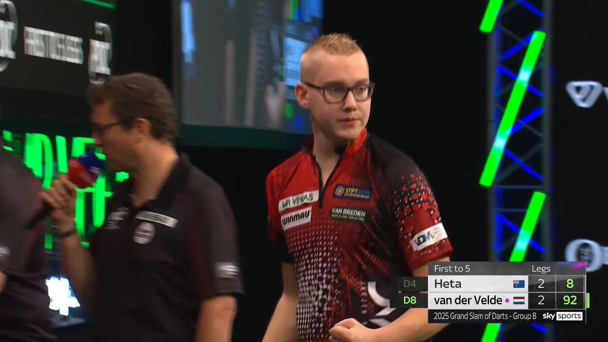CLUTCH FROM VAN DER VELDE! Damon Heta squanders three darts at double to break Jurjen van der Velde's throw, and the Dutchman capitalises to regain control at 3-2! 📺 #GSOD | Group B