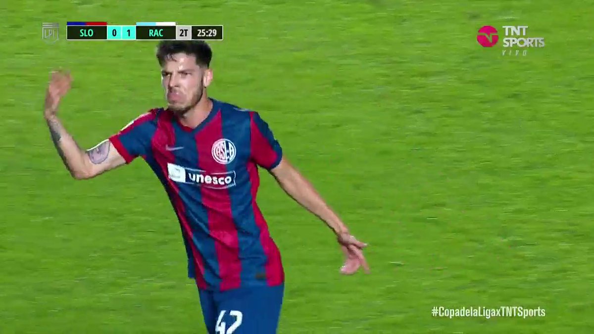 Me niego a creer que este tipo se haya olvidado de jugar a la pelota.