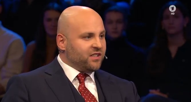 „Wir befinden uns nicht im Krieg mit #Russland“, sagt Markus Frohnmaier (Markus Frohnmaier, AfD). Russland habe andere Interessen als Deutschland. Es sei wichtig, dass man „dieses Hypermoralisieren endlich in der Außenpolitik beendet“. #maischberger