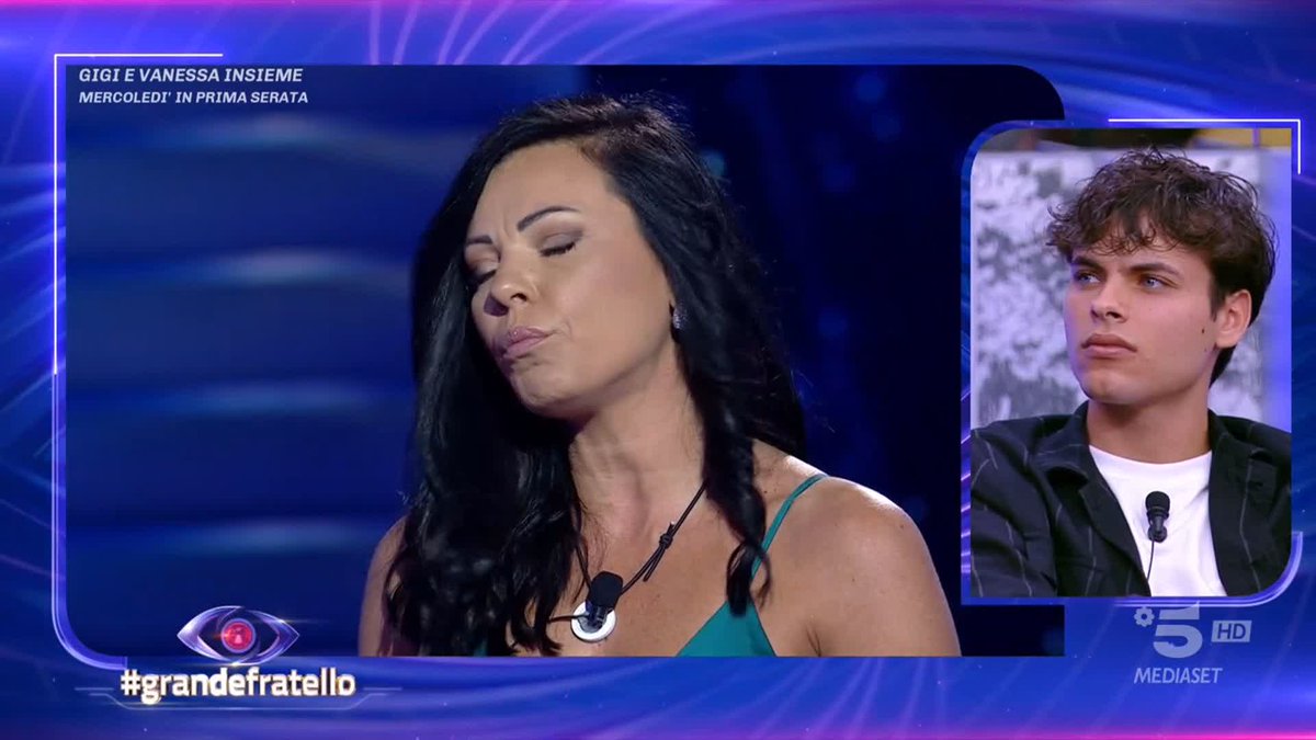In studio si accende il confronto tra Donatella e Francesca 🔥 #GrandeFratello