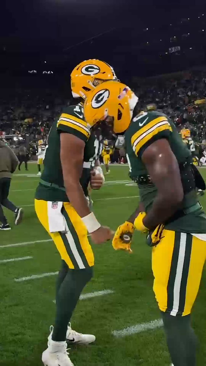 Jordan Love has a handshake with everyone 🔥 Watch Eagles-Packers at 8 ET on ABC, ESPN and the ESPN App 🍿