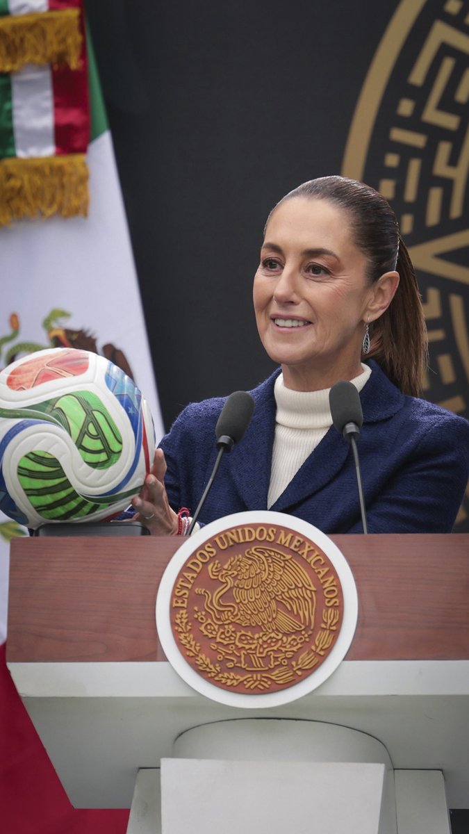 En el Complejo Cultural Los Pinos presentamos detalles de la Copa Mundial FIFA 2026; la fiesta mundialista en México será un momento de alegría para todas y todos. Por tercera ocasión en la historia, nuestra capital será sede de la inauguración; es momento de compartir al mundo lo que somos.
