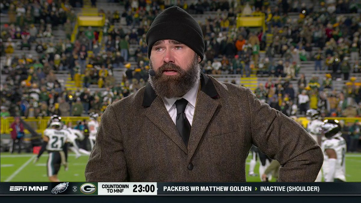 .Jason Kelce reflects on the bravery of Sgt. Rodney M. Davis who dove on a grenade to save five troops ❤️