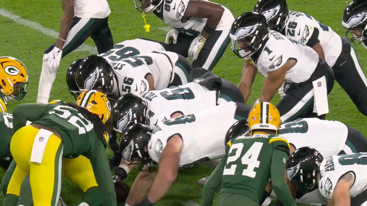 The Eagles converted their first Tush Push of the night 👀 Eagles-Packers on ABC, ESPN and the ESPN App